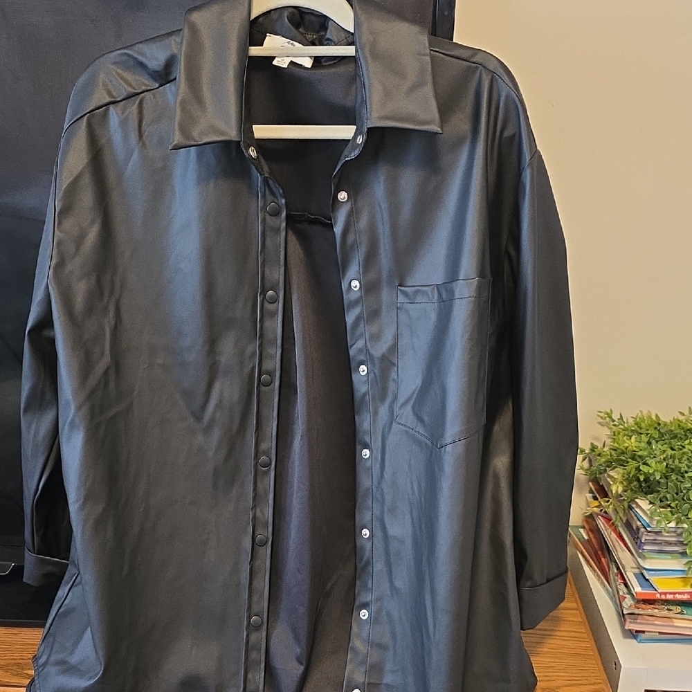 Entro Men's Black Button Down Shirt